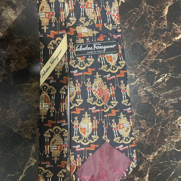 Salvatore Ferragamo Mens Necktie 100% Silk Black Horse Print Tie ITALY - Picture 3 of 5